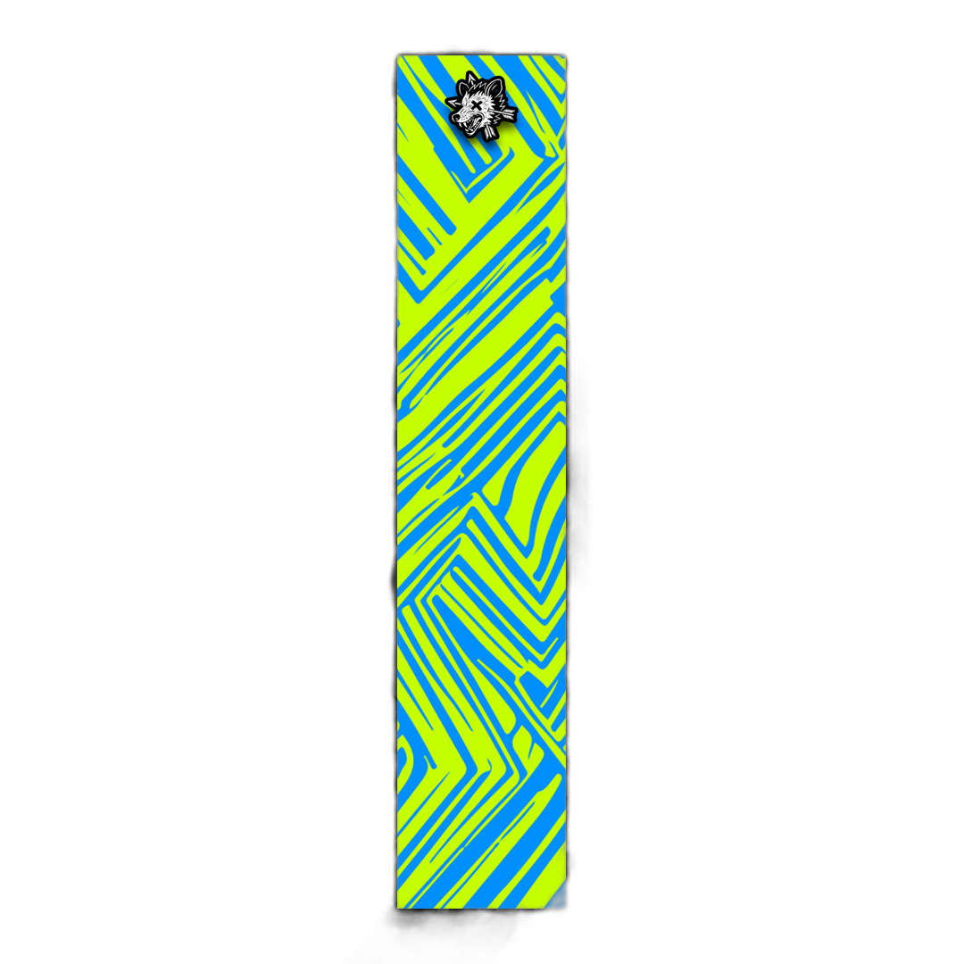 Comic Pop Arrow Wrap: Bright, multi-colored comic book style wrapping paper featuring an arrow design. | titlex-cutout