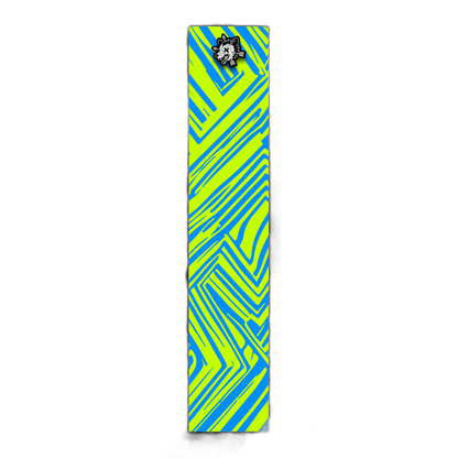 Comic Pop Arrow Wrap: Bright, multi-colored comic book style wrapping paper featuring an arrow design. | titlex-cutout